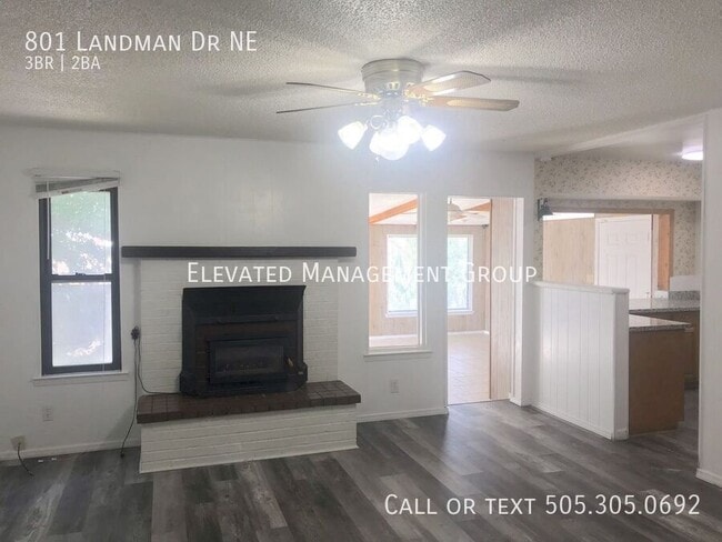 Foto del edificio - 801 Landman Dr NE