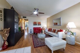 Building Photo - 369 Tilford Q