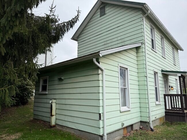 Foto del edificio - 659 Fisher Hill St