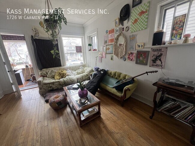 Foto del edificio - 1726 W Carmen Ave