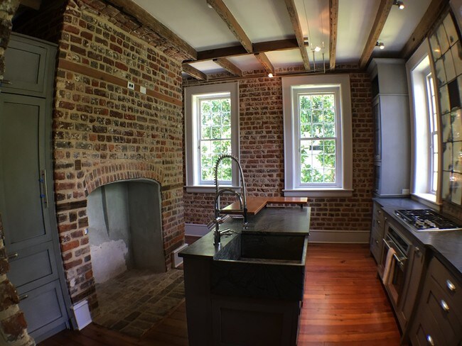 Building Photo - 48 Bull St