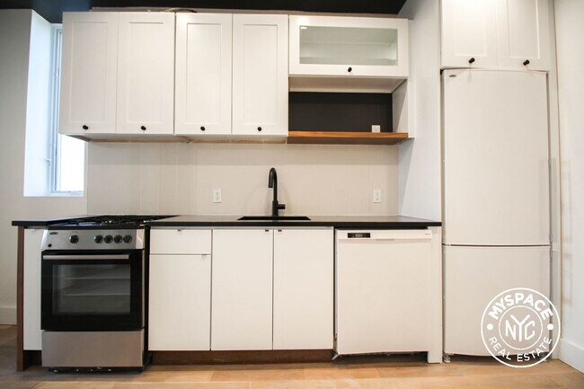 Foto del edificio - 894 Bushwick Ave