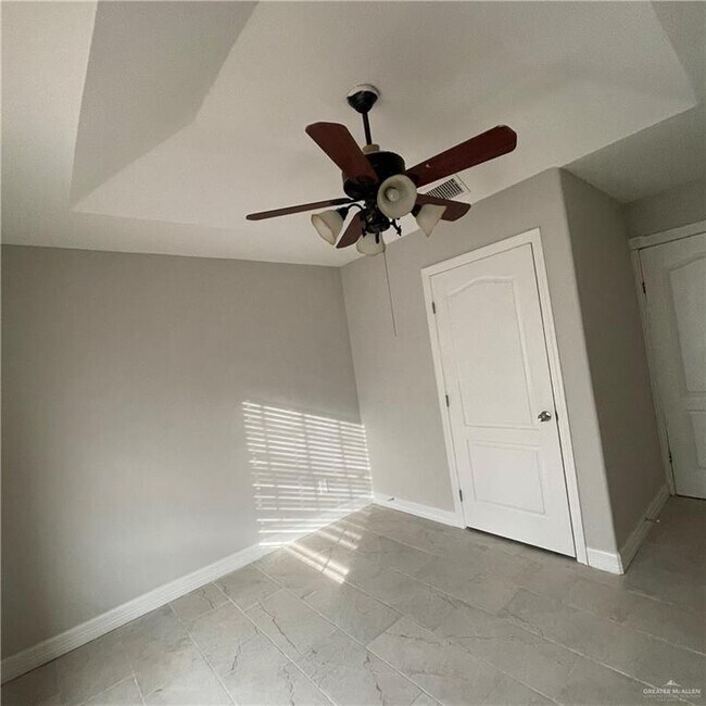 Building Photo - 2815 Janet Dr