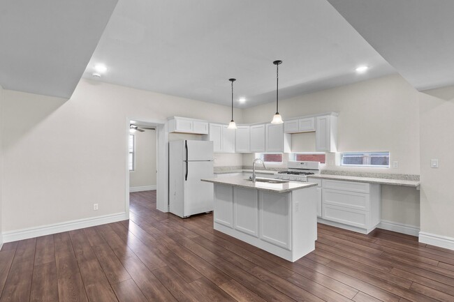 Building Photo - Yandell Units