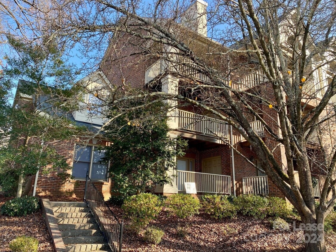 Primary Photo - 225 S Chase St