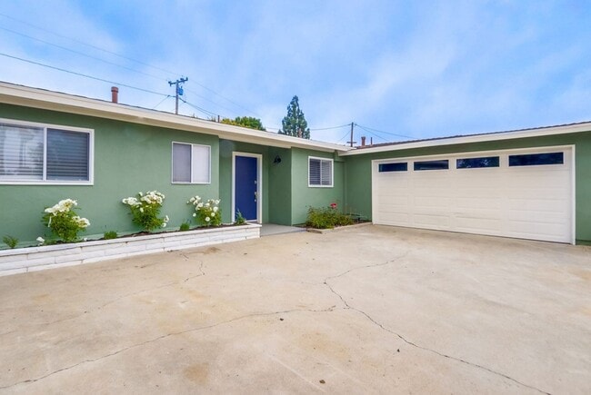 Building Photo - MOVE IN READY. Four Bed, Two Bath Single F...