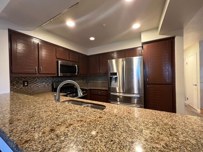 Foto del edificio - Sharp Contemporary 2 Bedroom 2.5 Bath Two Story Condo in San Jose