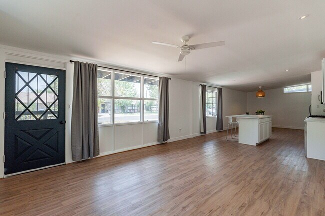 Foto del edificio - 519 W 16th St