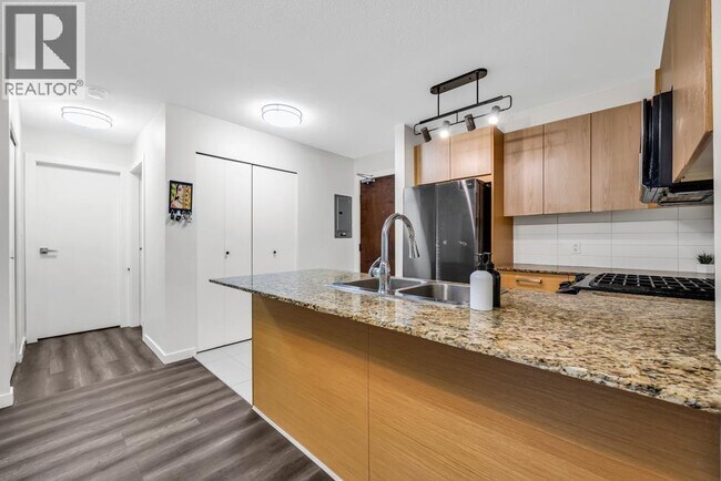 Building Photo - 5889 Irmin St