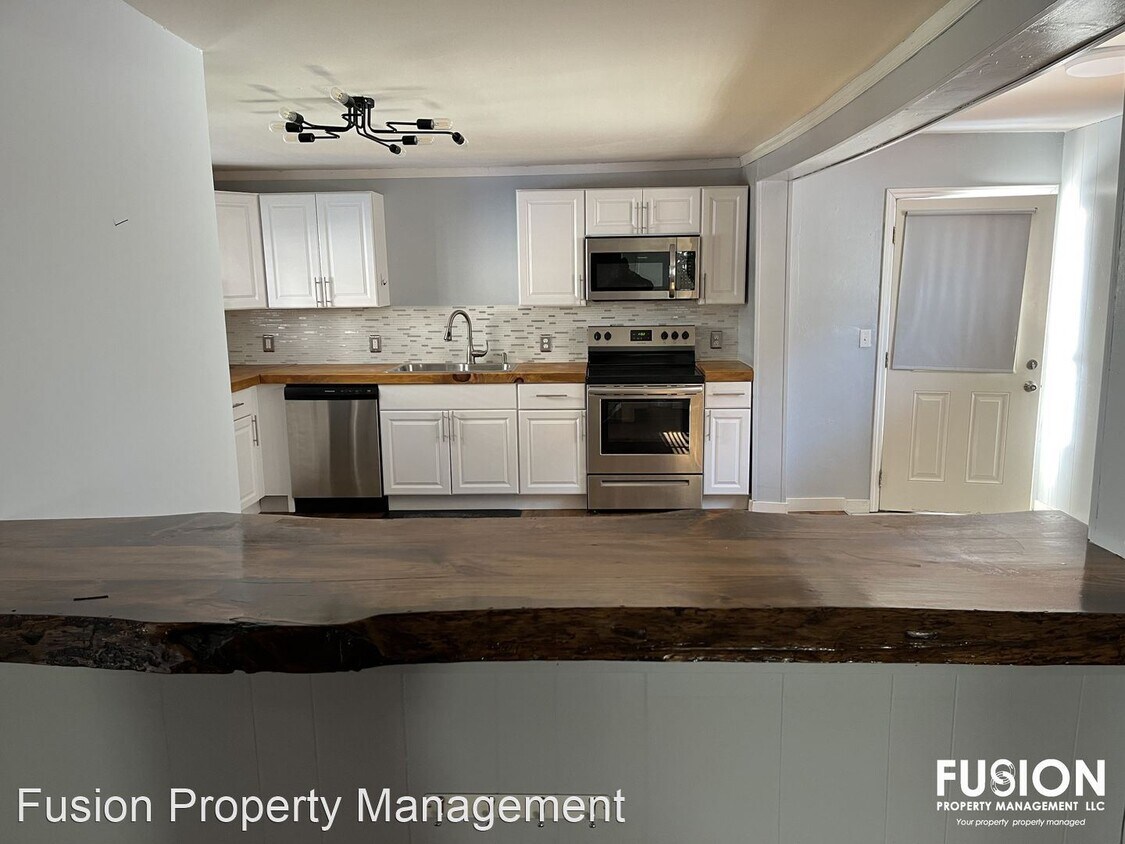 Foto principal - 4 br, 2 bath House - 92 Rose St