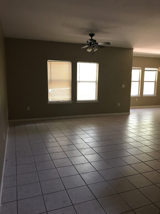 Foto del edificio - College Station - 3 Bedroom, 2.5 Bath Town...