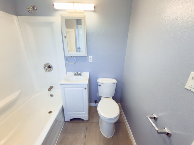 Building Photo - 6628-6630 Selfland Ave