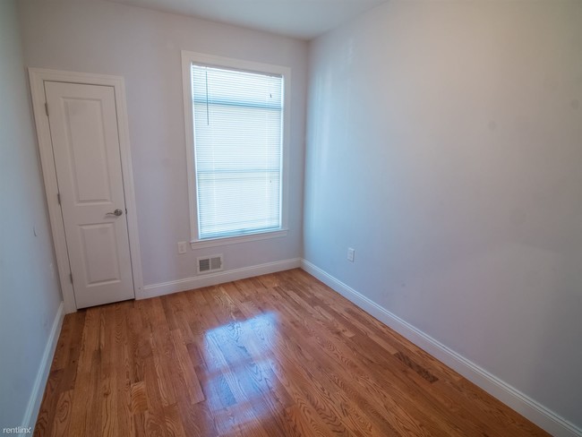 Building Photo - 255 Griffith St
