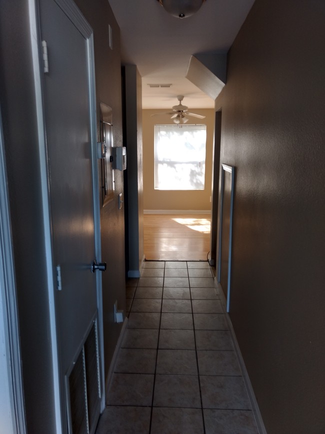 Building Photo - Lone Oak Townhomes