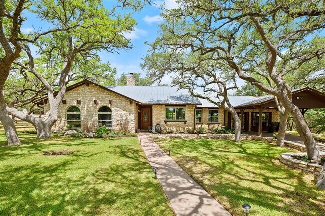 Foto del edificio - 15800 Hamilton Pool Rd