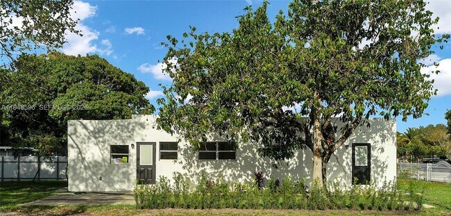 Foto del edificio - 1046 Jann Ave