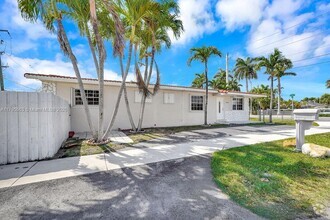 Building Photo - 2400 SW 103rd Ct