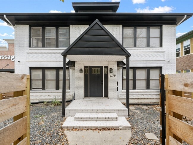 Foto del edificio - 1119 Waugh Dr