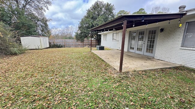 Building Photo - 123 Roxanna Dr