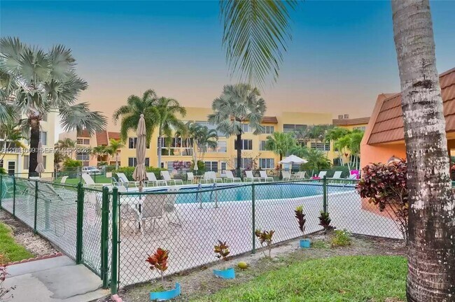 Foto del edificio - 6870 Royal Palm Blvd