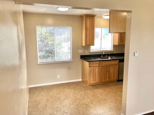 Foto del edificio - 5730 Bayview Ave