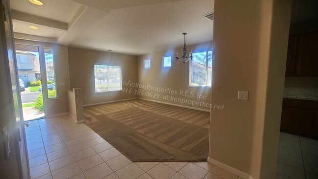 Foto del edificio - Rocklin Single Story appros 1641 Sq Ft, 3 ...