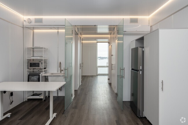 1B, 1B - 600SF - Bank Street