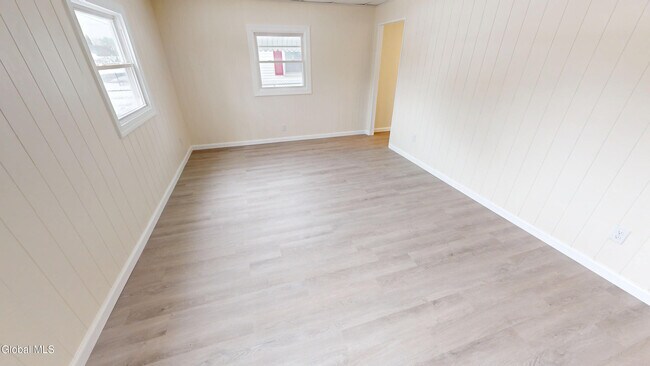 Foto del edificio - 13 Hawley Ave