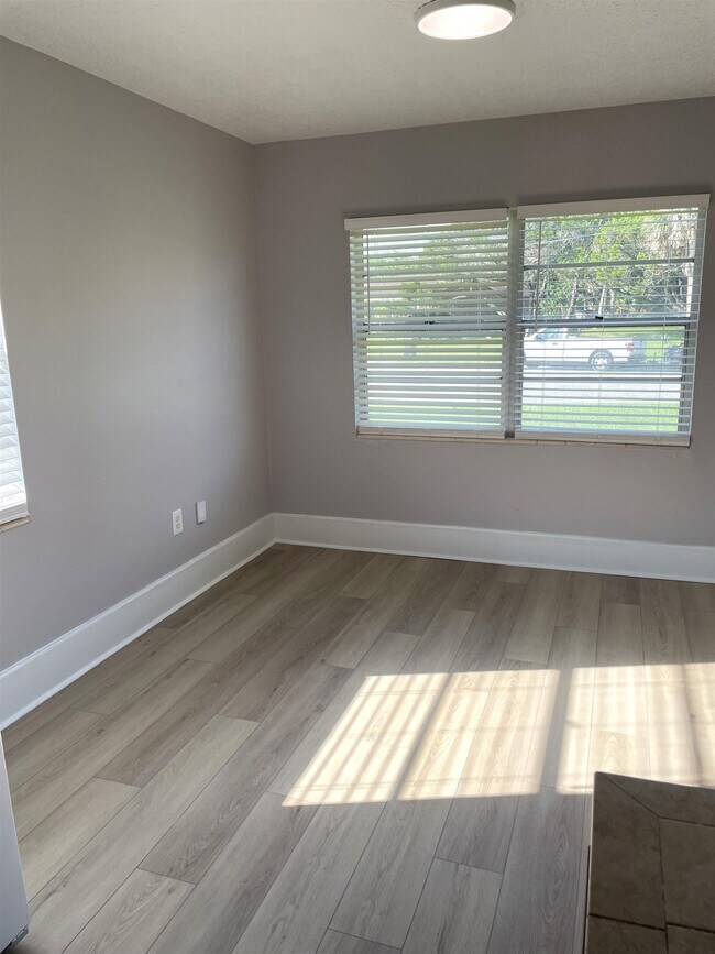 Foto del edificio - 414 Arricola Ave
