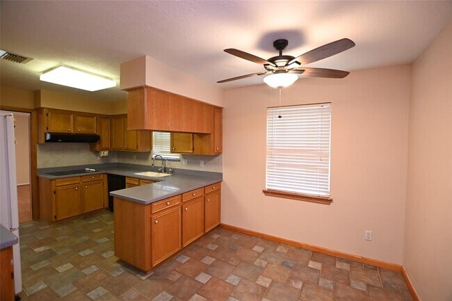 Foto del edificio - 7722 Sands Point Dr