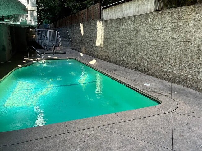 Foto del edificio - 15270 Sutton St