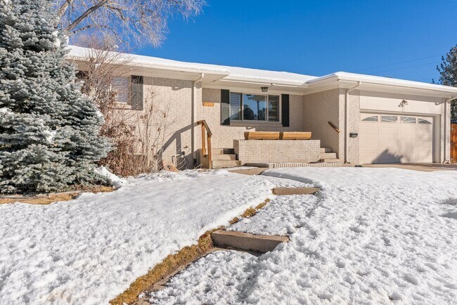Foto del edificio - Charming 3 BR 3 bath home with non-conform...