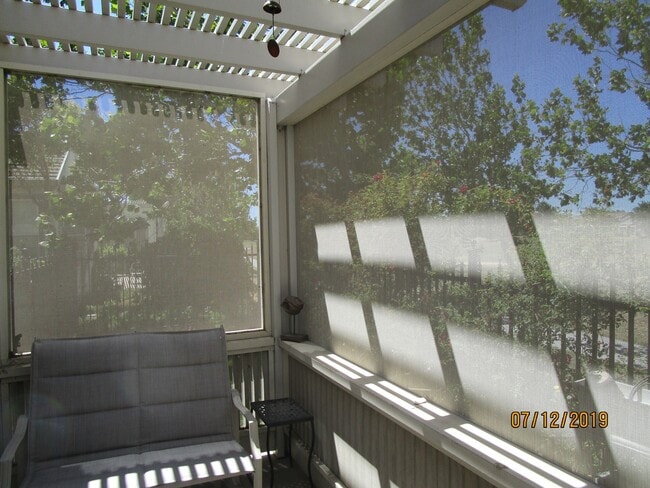 Building Photo - 451 Edgewood Dr