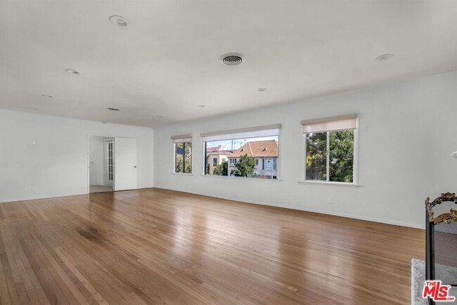 Building Photo - 157 S Elm Dr