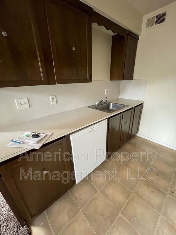 Foto del edificio - 4710 E 68th St