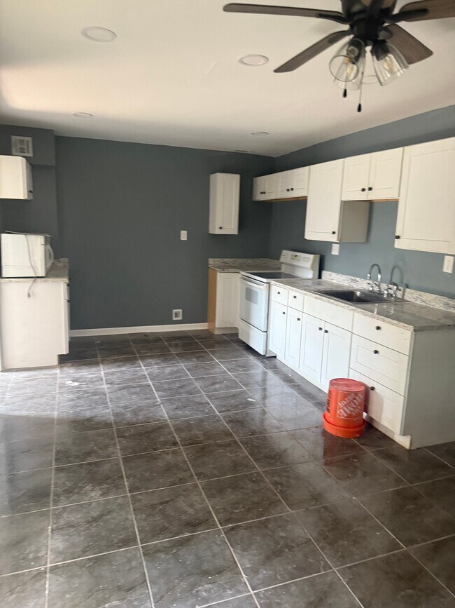 Foto del edificio - 4936 Lonely Oak Dr