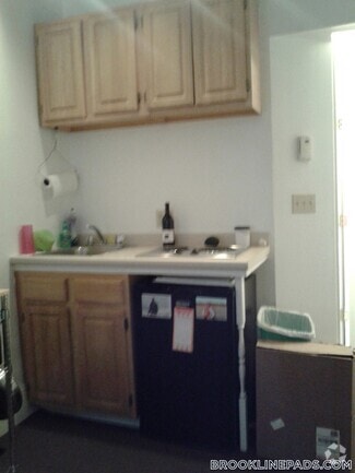 Building Photo - 1077 Beacon St
