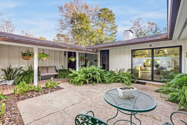 Foto del edificio - Mid-Century Home in Killearn Estates