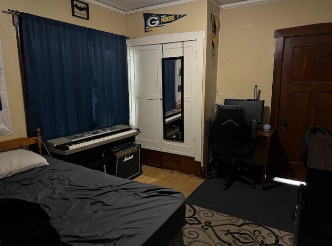 Bedroom #1 - 2975 N Newhall St