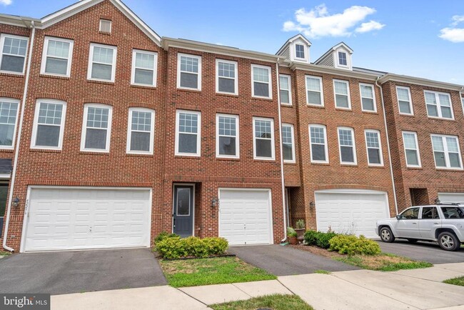 Building Photo - 42298 Lancaster Wds Sq