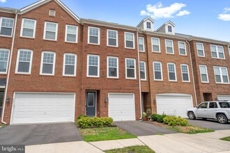Building Photo - 42298 Lancaster Wds Sq