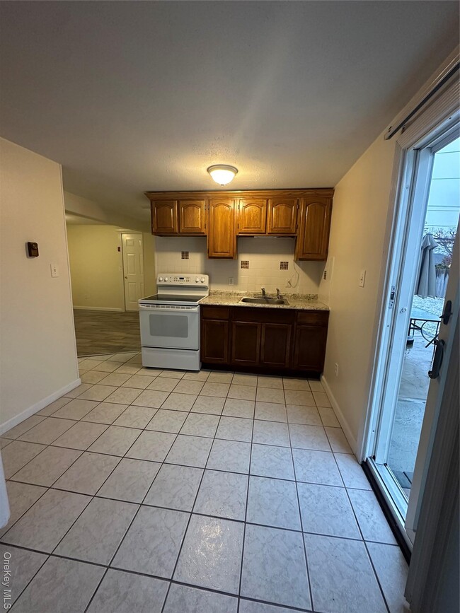 Building Photo - 1 Huron Dr