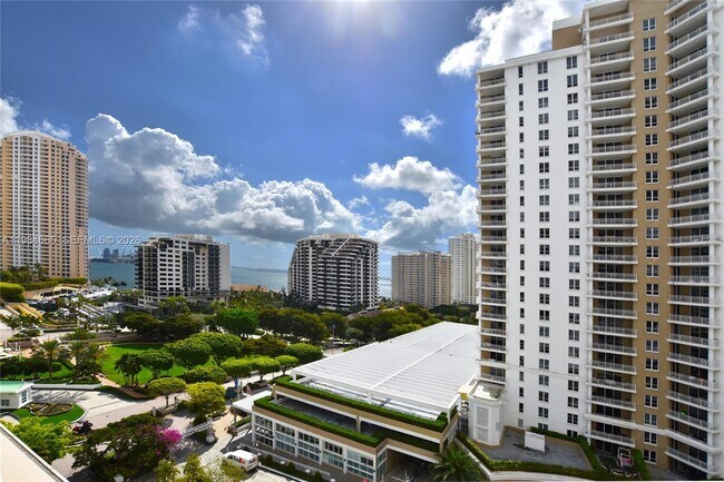 Foto del edificio - 801 Brickell Key Blvd