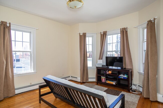 Sala de estar - 184 Otis St