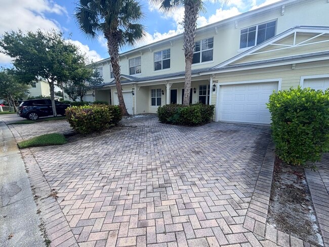 Building Photo - 3902 Sabal Way