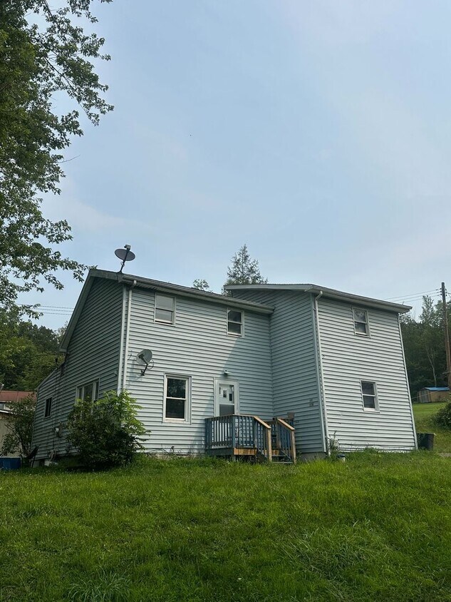 Primary Photo - Cozy 3 Bedroom Home in Peaceful Kirkwood