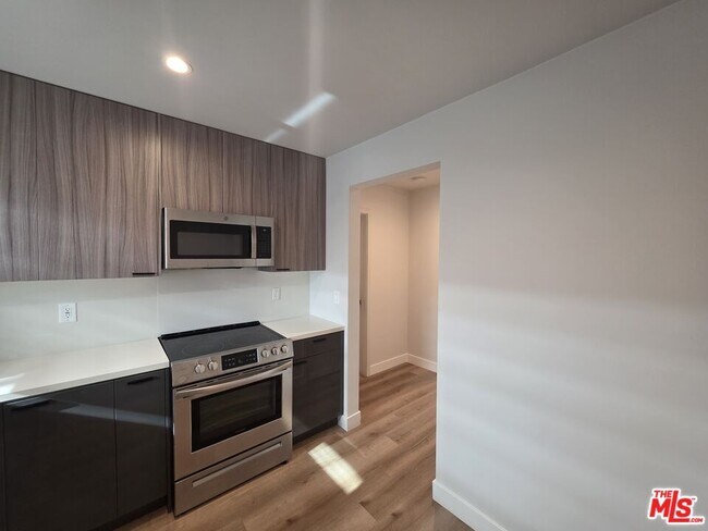 Foto del edificio - 3660 Watseka Ave