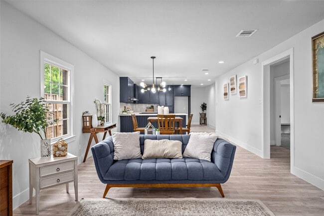 Building Photo - 6935 Palmetto St