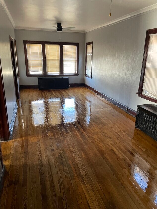 Primary Photo - 10422 S Calhoun Ave