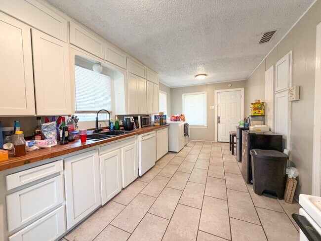 Building Photo - 2710 32nd St